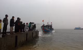 Người thân ngóng chờ nạn nhân mất tích trên biển (Ảnh minh họa)