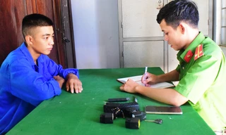 Tên trộm hung hãn Nguyễn Văn Hiển tại cơ quan công an.