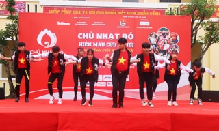 Ấm áp Chủ nhật Đỏ xứ Huế