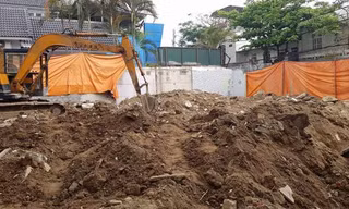 Theo UBND phường Thuận Thành, việc ông Tâm chưa có đầy đủ các giấy tờ thủ tục cần thiết mà vẫn tiến hành cải tạo, xây dựng tại khu đất 47 Nguyễn Biểu là vi phạm.