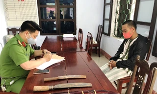 Hung thủ Nguyễn Trọng Tấn tại cơ quan công an.