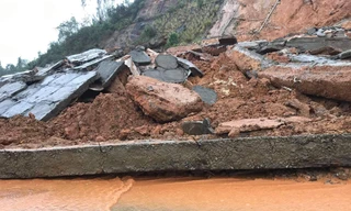 Sạt lở xảy ra tại dự án khắc phục sạt lở tiêu tốn ngân sách nhiều tỷ đồng.