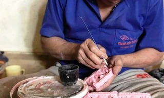 Nghệ nhân làng Địa Linh (TT-Huế) lại tất bật vào mùa làm tượng đất nung ông Công, ông Táo.