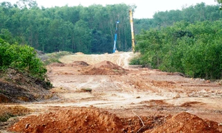 Tỉnh TT-Huế lỗi hẹn bàn giao xong 100% mặt bằng xây dựng cao tốc Cam Lộ - La Sơn đoạn qua địa phương này vào 31/12/2020. 