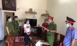 Đọc lệnh khởi tố, bắt tạm giam đối với Nguyễn Thị Phương Ánh.