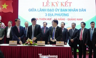 Quang cảnh buổi lễ ký kết cùng liên kết hành động phục hồi và phát triển du lịch 3 địa phương TT-Huế - Đà Nẵng - Quảng Nam. Ảnh: Ngọc Văn
