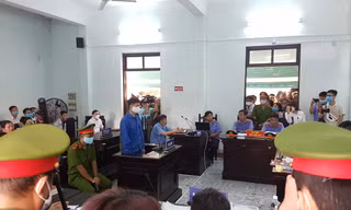 HĐXX quyết định hoãn phiên xét xử sơ thẩm bác sĩ hiếp dâm nữ điều dưỡng tại Huế, do vắng mặt nhiều nhân chứng.