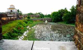 Những pháo đài cổ trở thành "view" đẹp trên Thượng thành Huế, sau khi hàng trăm hộ bất đắc dĩ "sống bám" nhiều năm ở di tích này đã được di dời đi.