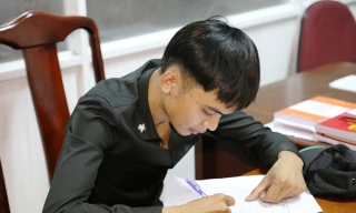 Dùng dao đâm người vì nghi ngờ chia rẽ tình cảm