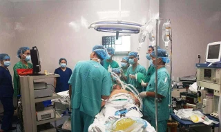 Con cá mắc lưới này đã chui vào tận phổi một ngư dân, gây nguy hiểm tính mạng cho người này