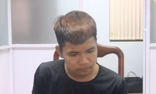 Vũ khai lý do dùng dao bấm đâm chết người là vì bị "nhìn đểu"