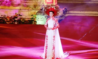 Hoa hậu Đỗ Mỹ Linh kiêu sa, lộng lẫy trong đêm 'Huế vàng son'