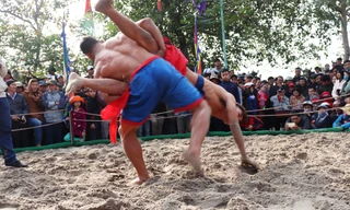 Hội vật Thủ Lễ tồn tại qua hàng trăm năm, với những màn so tài kịch tính, hấp dẫn