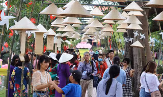 Huế tưng bừng ngày hội chợ quê