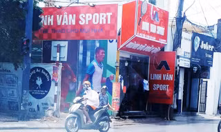 Gần 1 năm trời, các cơ quan chức năng TP Huế không cưỡng chế nổi mỗi công trình xây dựng trái phép lấn lộ giới Quốc lộ 49 tại số 149 Bà Triệu - Huế