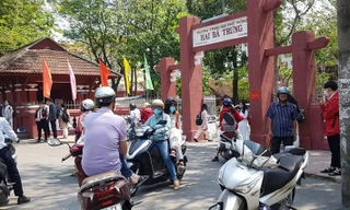 Trường THPT Hai Bà Trưng (Huế) đã cho một nữ sinh nghỉ học sau khi xuất hiện triệu chứng ho, sốt tại lớp.
