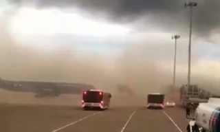 Hoạt động thi công dự án nhà ga T2 Cảng HKQT Phú Bài đã tạm dừng sau khi 'bão bụi' từ công trình này xâm nhập dày đặc khu vực sân đỗ tàu bay thuộc sân bay Phú Bài.