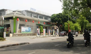 Khu nhà, đất ở vị trí đắc địa bậc nhất xứ Huế, được ví "đất vàng" hiện vướng lùm xùm về đấu giá thuê mặt bằng, hạ tầng, với những nghi ngờ về bất thường, khuất tất trong xử lý hồ sơ dự đấu giá