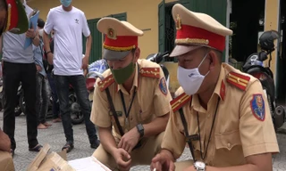 Các "thùng bánh" trên xe giường nằm mang BKS Quảng Trị.