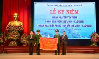 Lãnh đạo tỉnh TT-Huế tặng BĐBP tỉnh bức trướng :"Cán bộ chiến sĩ Bộ đội Biên phòng tỉnh TT Huế đoàn kết, sáng tạo, mưu trí, dũng cảm bảo vệ vững chắc chủ quyền an ninh biên giới của Tổ quốc”