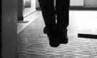 Bàng hoàng phát hiện vợ tử vong trong tư thế treo cổ tại nhà