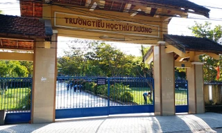 Lãnh đạo Trường Tiểu học Thủy Dương cho biết, luôn tạo điều kiện cho cô H.M với lý do xin nghỉ dạy chính đáng và bảo đảm thủ tục theo quy định
