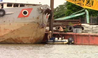 Lực lượng chức năng xử lý vụ việc.