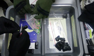 400 viên nén nghi là ma tuý bị cơ quan chức năng thu giữ.