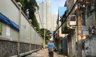 Người dân cho rằng nâng đường chống ngập là không hiệu quả.