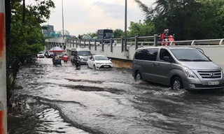 Người dân Sài Gòn nói gì khi nâng đường Nguyễn Hữu Cảnh để chống ngập? 