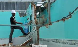 Mục kích cưỡng chế nhà xây sai phép, không phép ở Sài Gòn