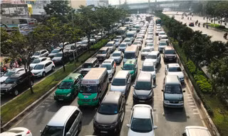 Cửa ngõ Sài Gòn kẹt xe kinh hoàng nhiều giờ