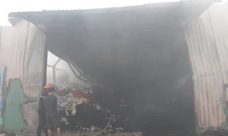 Vụ cháy khiến nhiều tài sản bị thiêu rụi.