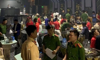 Lực lượng chức năng kiểm tra quán bar 068.