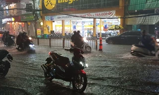 Đường Nguyễn Hữu Cảnh được "siêu máy bơm" giải cứu hết ngập trước khi hết mưa.