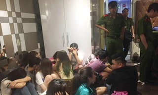 Chủ quán karaoke tổ chức 'tiệc' ma tuý cho hàng chục thanh niên