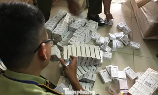 Nhiều loại thuốc ngoại nhập lậu bị phát hiện.