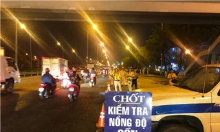 Trắng đêm theo chân CSGT kiểm tra ma tuý tài xế xe container