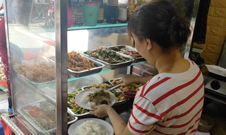 Cơm chay từ thiện 2.000 đồng ấm lòng người nghèo 