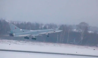 Cận cảnh oanh tạc cơ Tu-22M3M lần đầu cất cánh