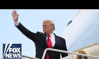 Tổng thống Mỹ Donald Trump lên chuyên cơ Không lực Một tới Việt Nam