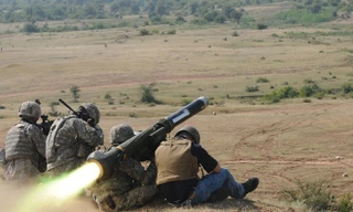 Vừa tuyên bố đấu tranh để giành lại Crimea, Ukraine lại tính mua tên lửa Mỹ