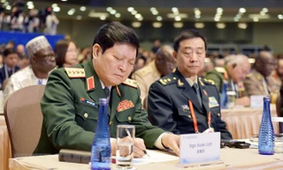 Đại tướng, Bộ trưởng Quốc phòng Việt Nam Ngô Xuân Lịch tham dự Diễn đàn Hương Sơn Bắc Kinh lần thứ 8. Ảnh: Lương Tuấn/TTXVN