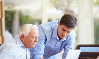 Cán bộ nhà nước vừa nghỉ hưu sang làm cho DN ngành mình phụ trách: Nên hay không nên?