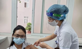 Tiêm vắc xin là giải pháp hữu hiệu chống dịch COVID-19. Ảnh: Hà Minh