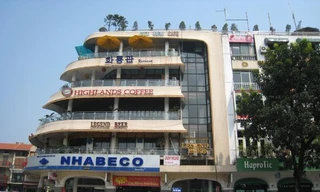 Nghĩ từ những xô lệch ở đường Lê Văn Lương: Cóc kiện trời 