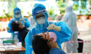 Trẻ mắc COVID-19 điều trị tại Bệnh viện Nhi Đồng 2 