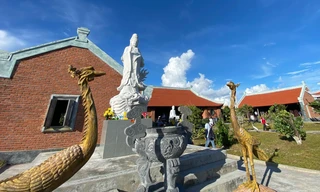 Cụm công trình chùa Song Tử Tây. Ảnh: Lê Xuân Sơn 