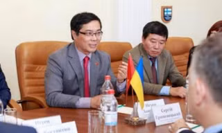 Đại sứ Việt Nam tại Ukraine Nguyễn Hồng Thạch