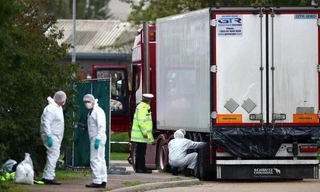 Áo: Tìm thấy nhiều người di cư trong tình trạng nguy hiểm dưới gầm xe tải 